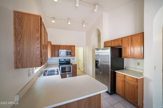 Building Photo - 9210 N 104th Pl