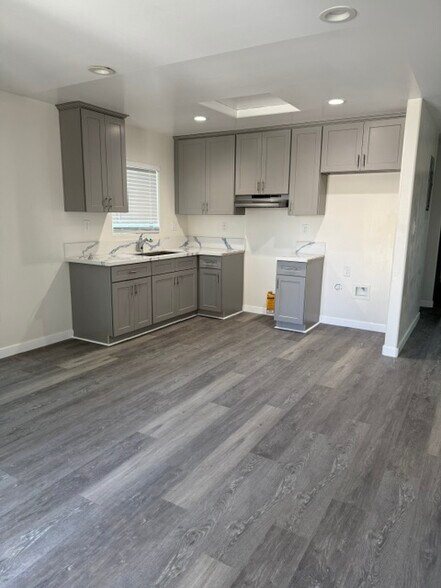 Building Photo - 9031 Irwingrove Dr