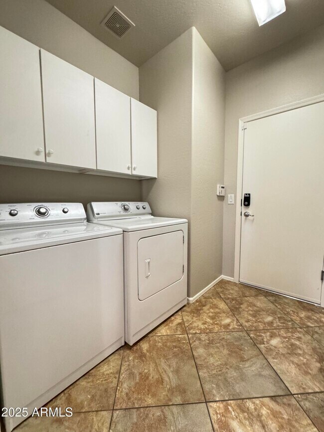 Building Photo - 4521 W Paseo Way