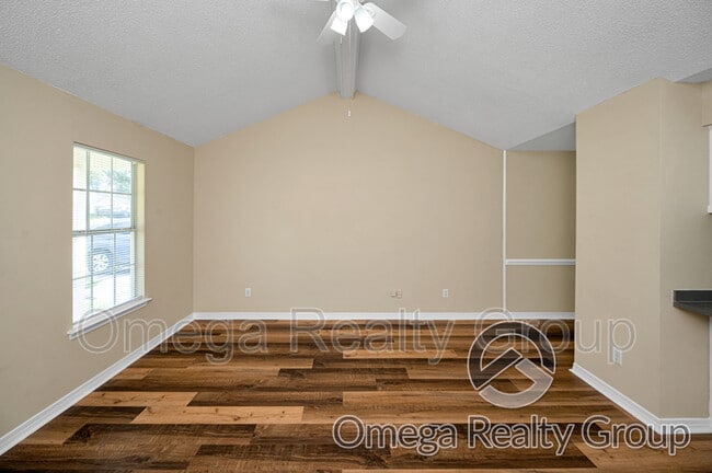 Building Photo - 3020 Barlett Dr