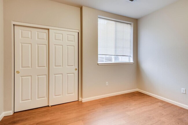 Building Photo - Stunning 3-bed 3-bath townhome that features hardwood floors and an attached garage! (Free 1st mo...
