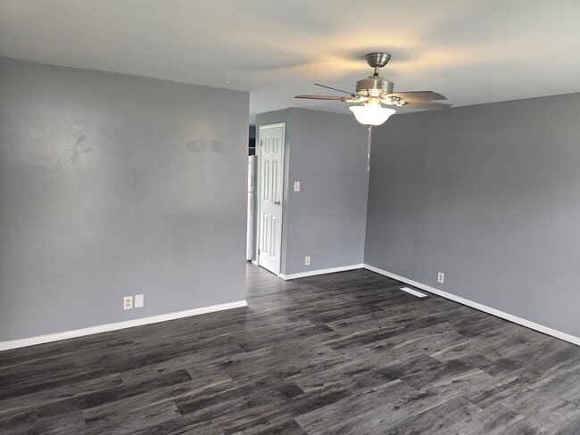 Building Photo - 1300 S Colony Dr