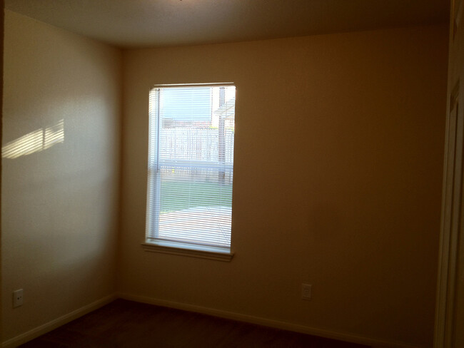 Building Photo - Duplex *LEASING SPECIAL AVAILABLE*