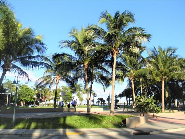 Building Photo - 2000 N Bayshore Dr