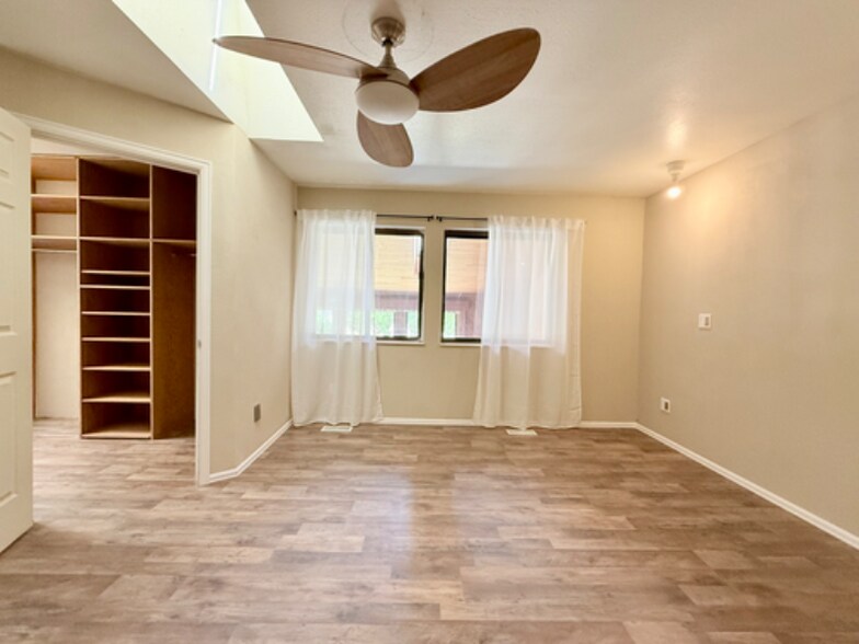 Building Photo - 301 W Mangrum Dr
