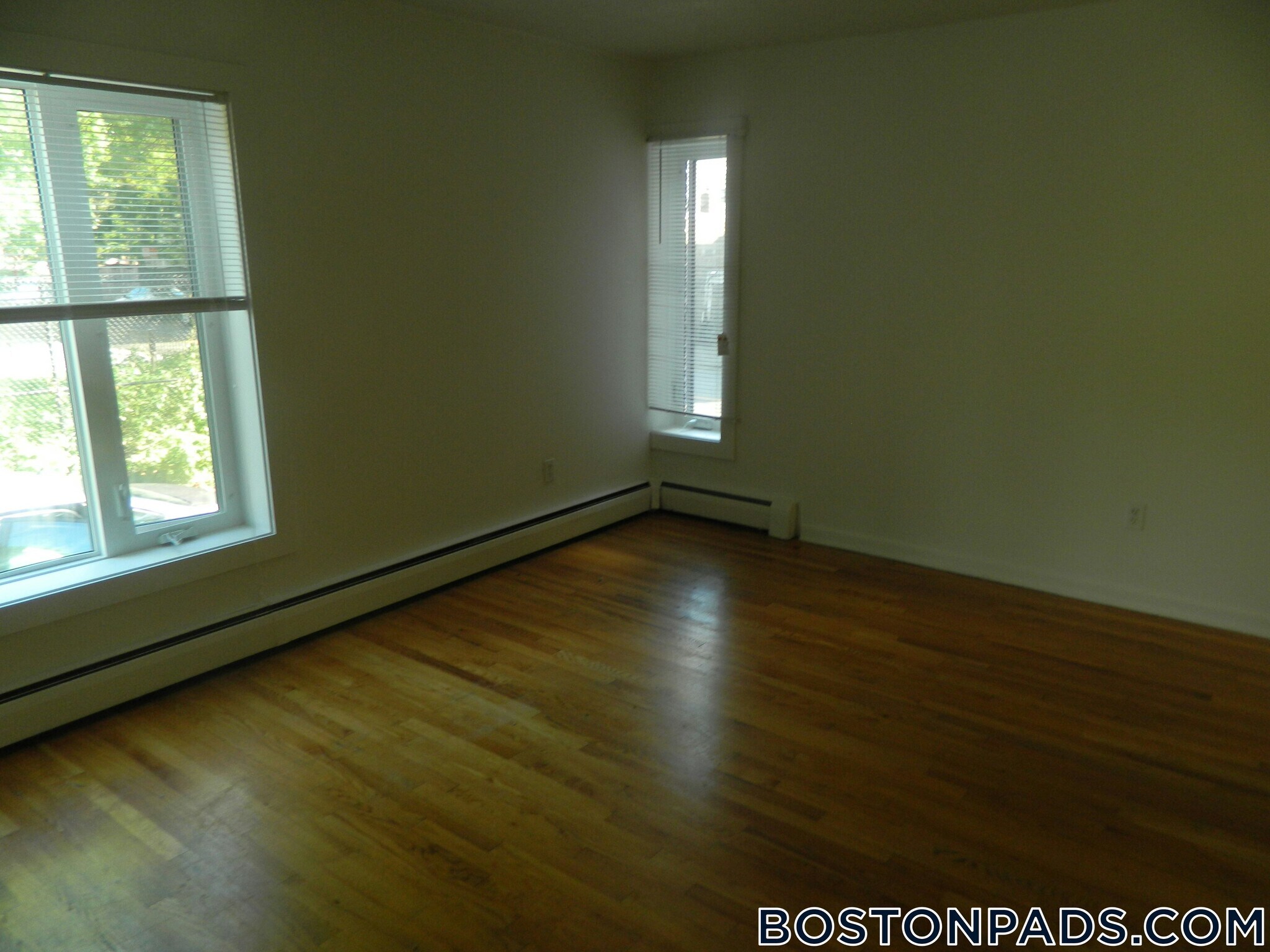 Building Photo - 524 Putnam Ave