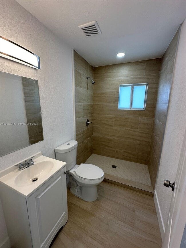 Building Photo - 3123 NW 22nd Ct