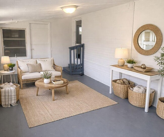 Building Photo - 4 Circle Dr