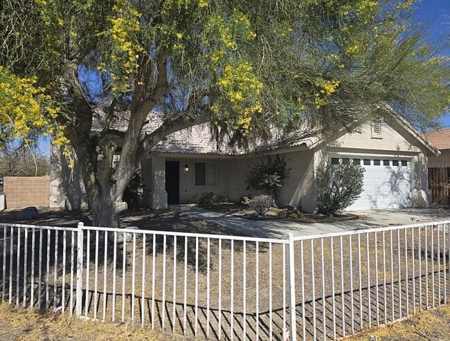 Building Photo - 13987 El Cajon Dr