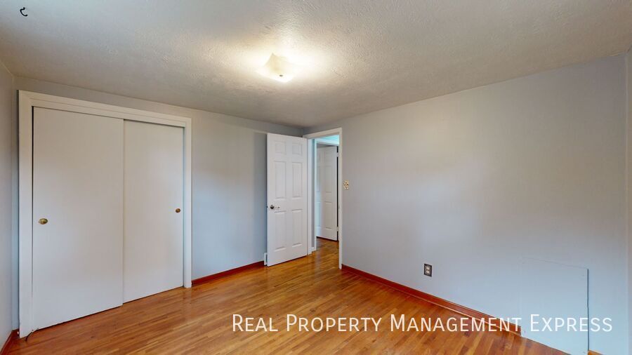 Building Photo - Cozy 3 Bedroom 1 Bathroom in Western Sioux...