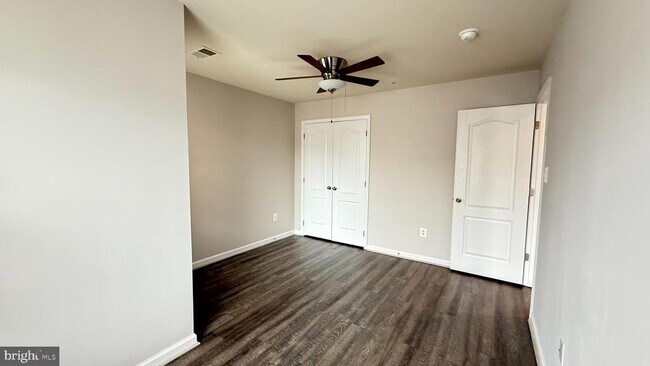 Building Photo - 23227 Roberts Tavern Dr
