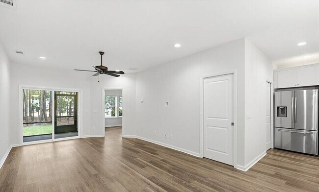Building Photo - 99 Small Pine Ln