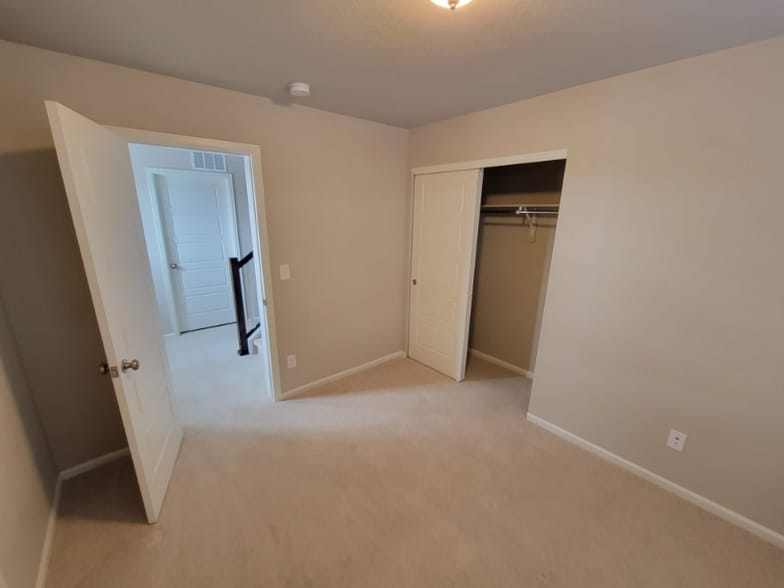 Building Photo - 7046 Silvergrass Dr