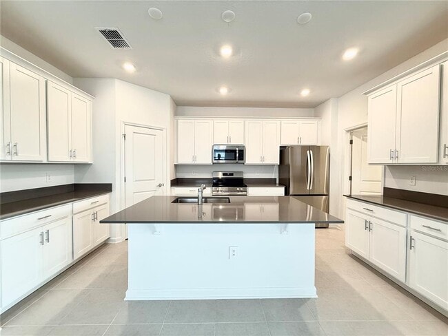 Building Photo - 3162 Armstrong Ave