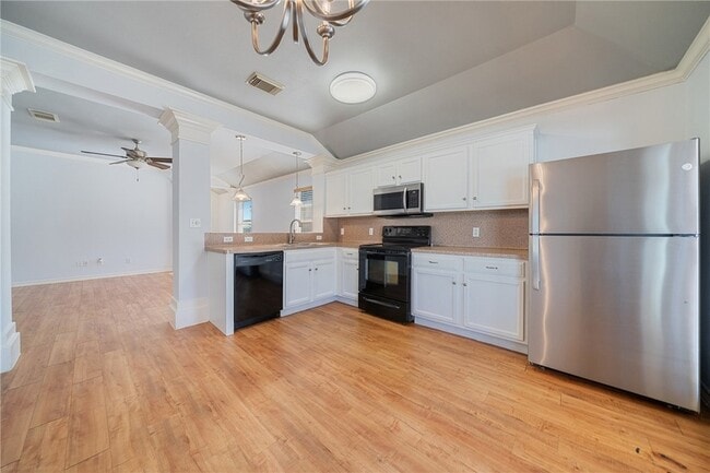 Building Photo - 2317 White Star Dr