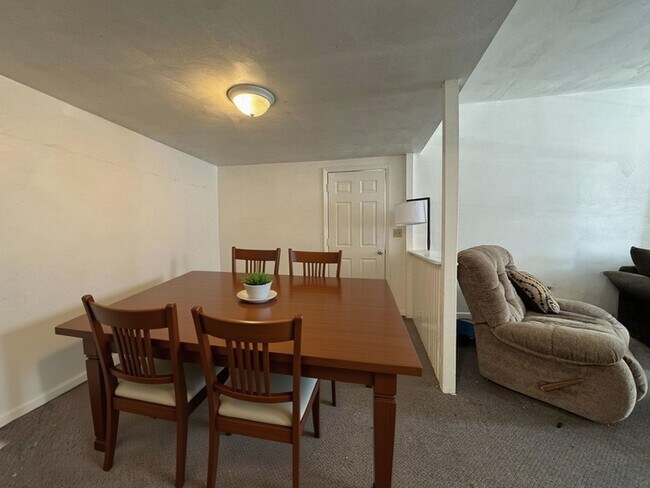 Building Photo - Spacious Four-Bedroom Home with Loft and Private Fenced Yard – Steps from Downtown Blacksburg