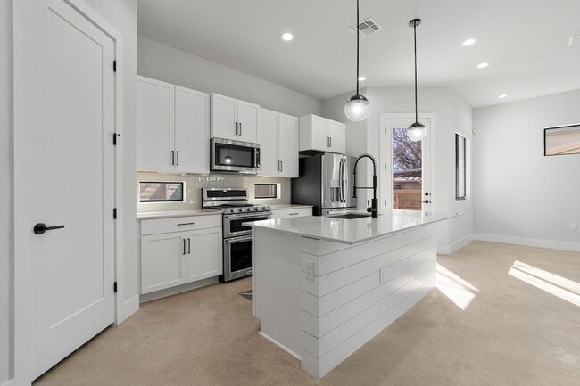 Building Photo - 1405 Perez St