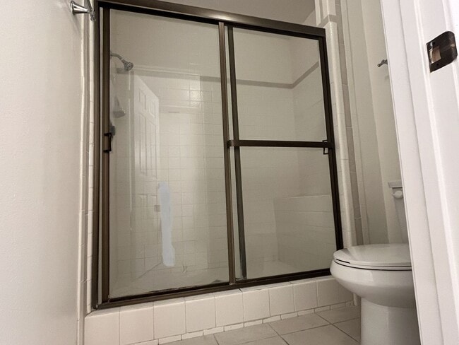 Building Photo - Spacious 3 bedroom, 2.5 bath duplex with private backyard for rent