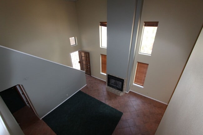 Building Photo - MOVE IN READY! Charming 2-Bedroom Townhome...