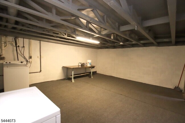 Building Photo - 1404 Normandy Ct