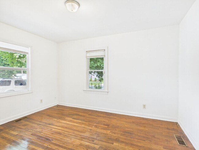 Building Photo - 622 Fayette Ave