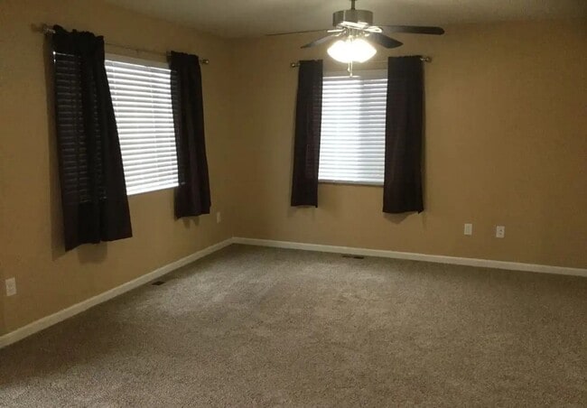 Building Photo - House For Lease
