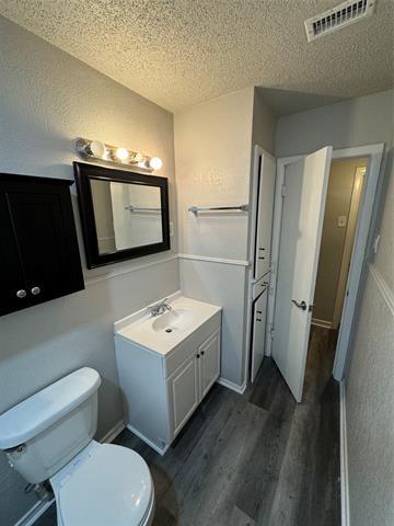 Building Photo - 907 Walters Ln
