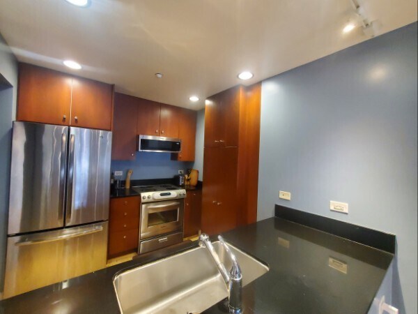 Building Photo - 585 9th St