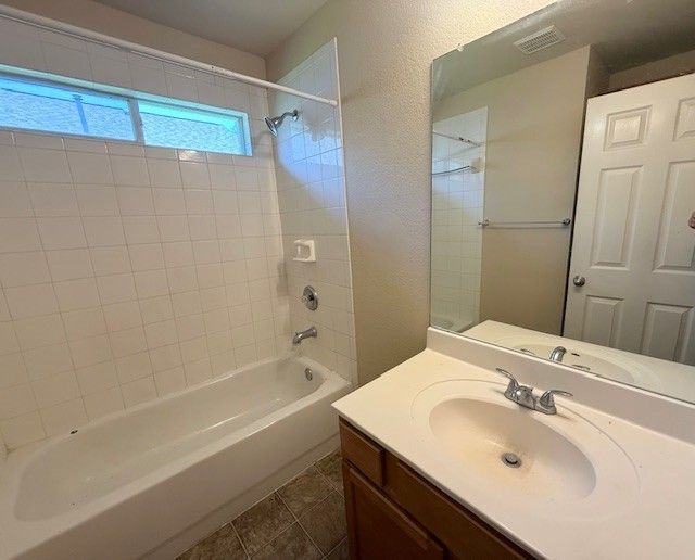 Building Photo - 914 Whitewing Ln