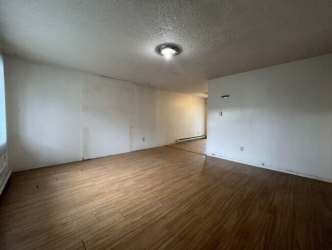 Building Photo - CCO867