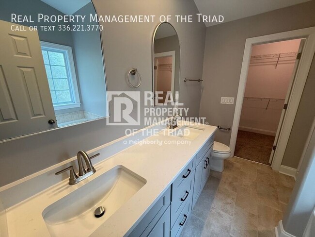 Building Photo - 4994 Wyngate Village Dr