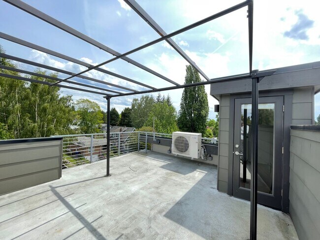Building Photo - Great Townhome For Rent