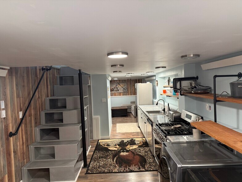 Ground level living areas. - 18350 Cumbres Rd