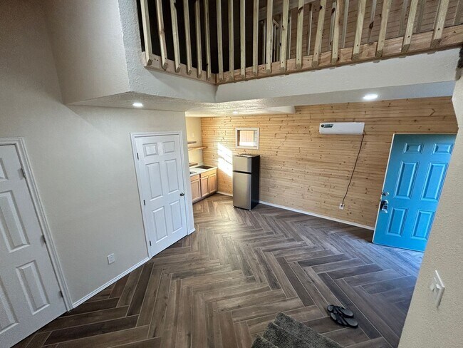 Building Photo - Highview Dr (MN)