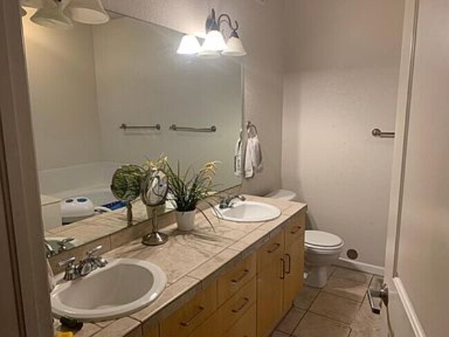 Building Photo - 2100 N Humboldt St