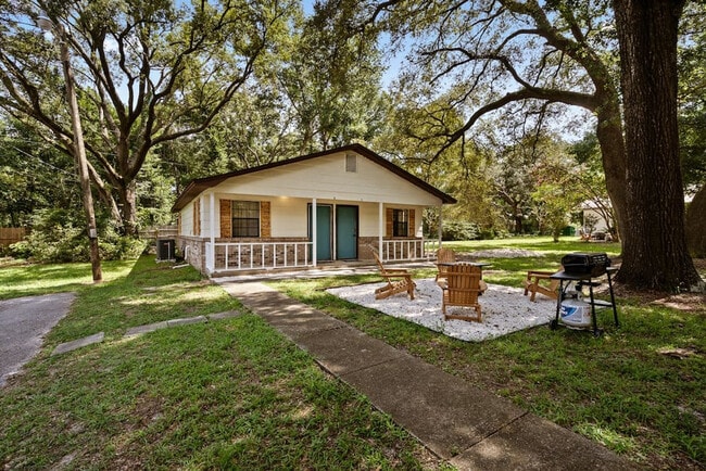 Building Photo - 2001 N 61st Ave