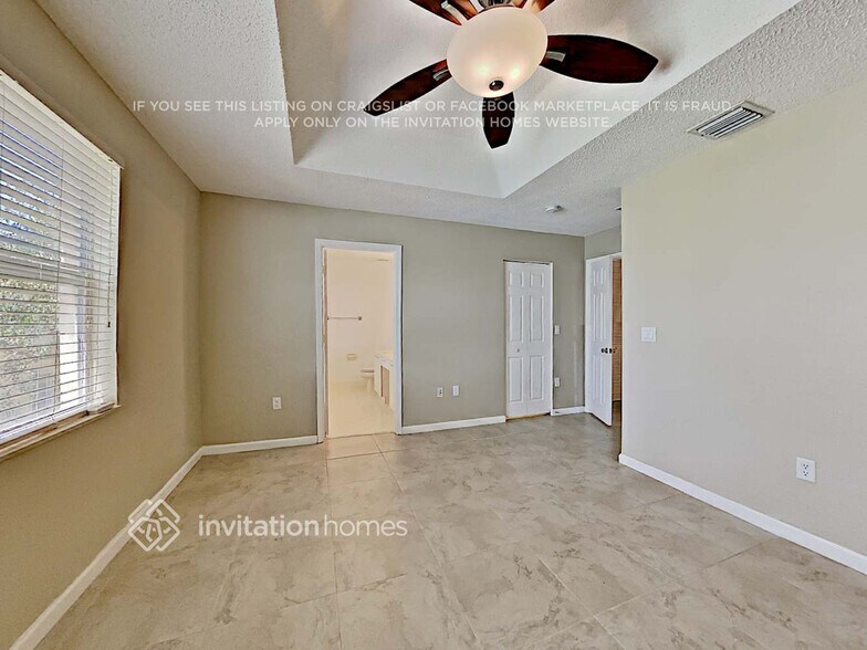 Building Photo - 4720 SW 163rd Ave