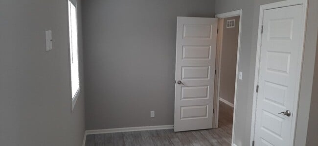 Building Photo - HURRY THIS WON'T LAST LONG! Gorgeous 3 bed, 2 bath in beautiful Parkville!