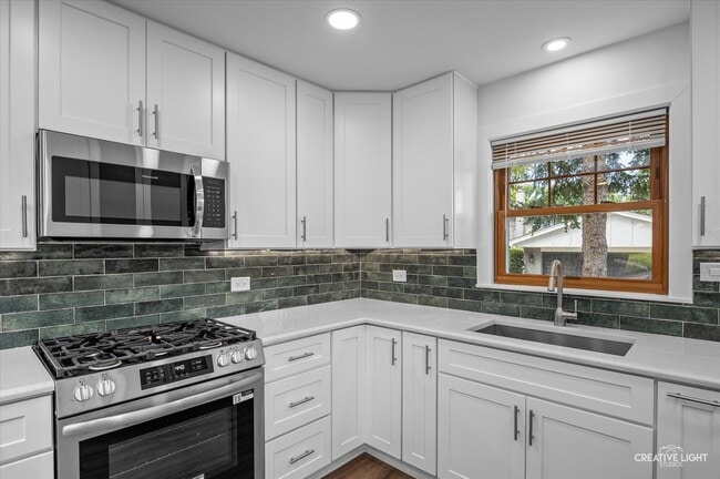 Building Photo - 3834 Hampton Ave