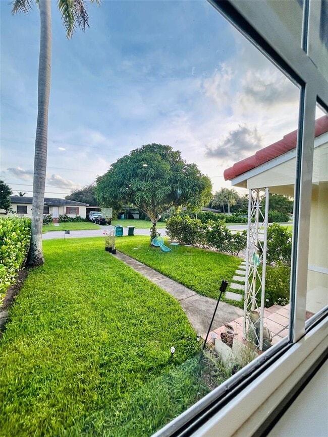 Building Photo - 907 NE 111th St