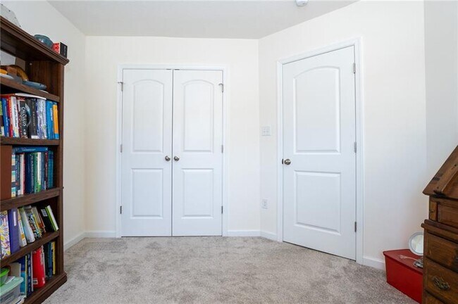Building Photo - 108 Sweetwater Dr