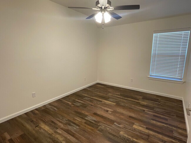 Building Photo - Beautiful 4 Bed, 3 Bath Home In St. James ...