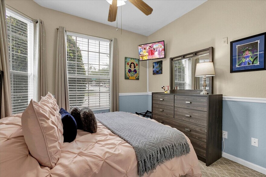 Building Photo - 2302 Silver Palm Dr