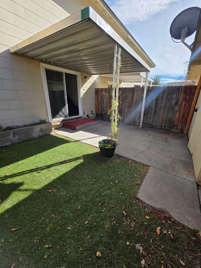 Building Photo - 522 Smithridge Park