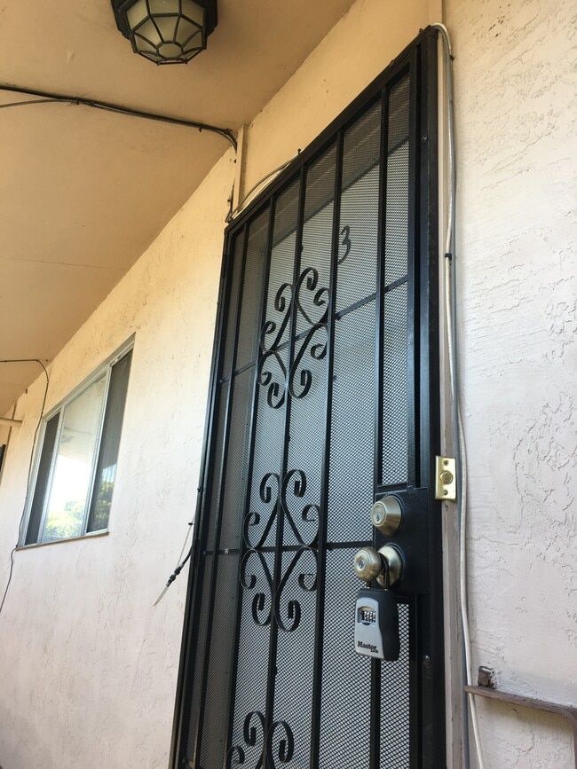 Building Photo - 928 Adams St