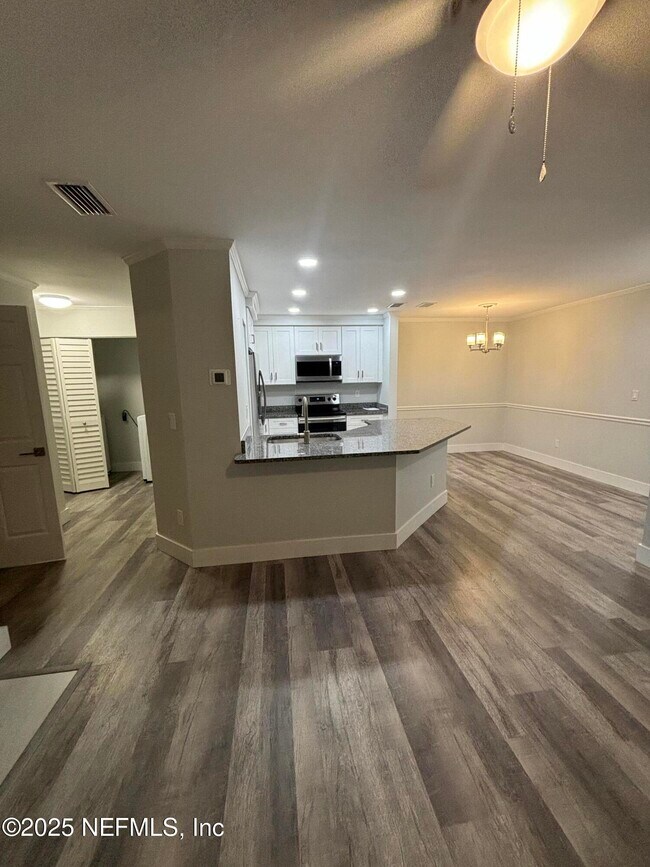 Building Photo - 200 Ironwood Dr