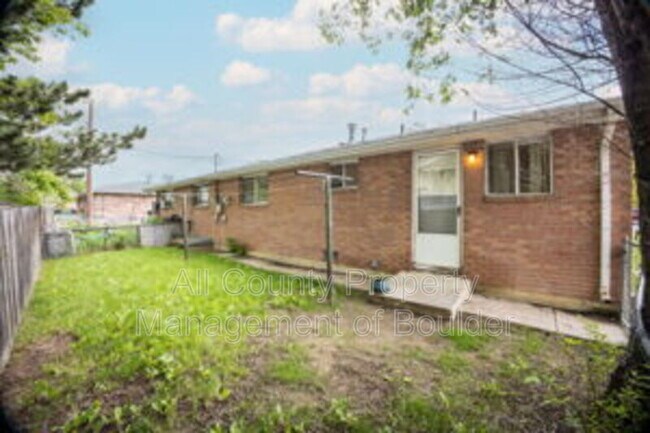 Building Photo - 1523 Lashley St