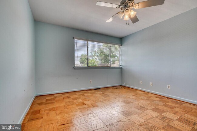 Building Photo - 7304 Park Village Ct