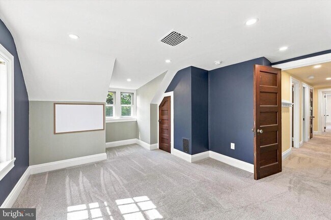 Building Photo - 490 Bancroft Rd