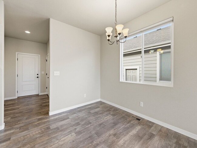 Building Photo - Updated 2-Bedroom, 2-Bathroom Home in Loveland